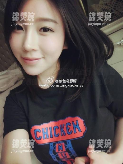 微密圈 - 在紫色哒豚豚的灰丝写真里，运动与优雅的结合可不仅仅是下半身的事情哦