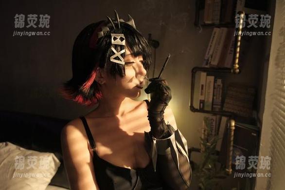 游泳池的蓝，让人心痒痒，绞肉姬的写真资源也挺养眼。