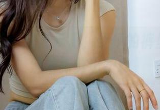 绮梦摄影 – 拨开云雾，伊伊的裤里丝资源清单新鲜出炉！