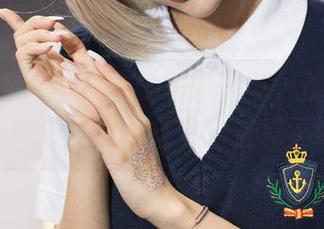 舞小喵全套写真里的每个细节，都让我觉得秘书也可以梦想成真，这样不好么？