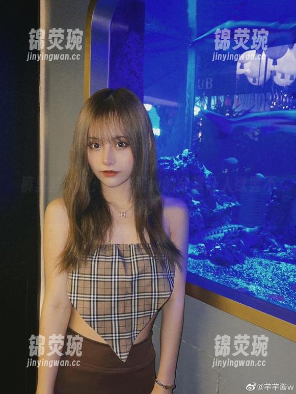 芊芊酱w 裤里丝大赏:芊芊酱w的分享让人欲罢不能!