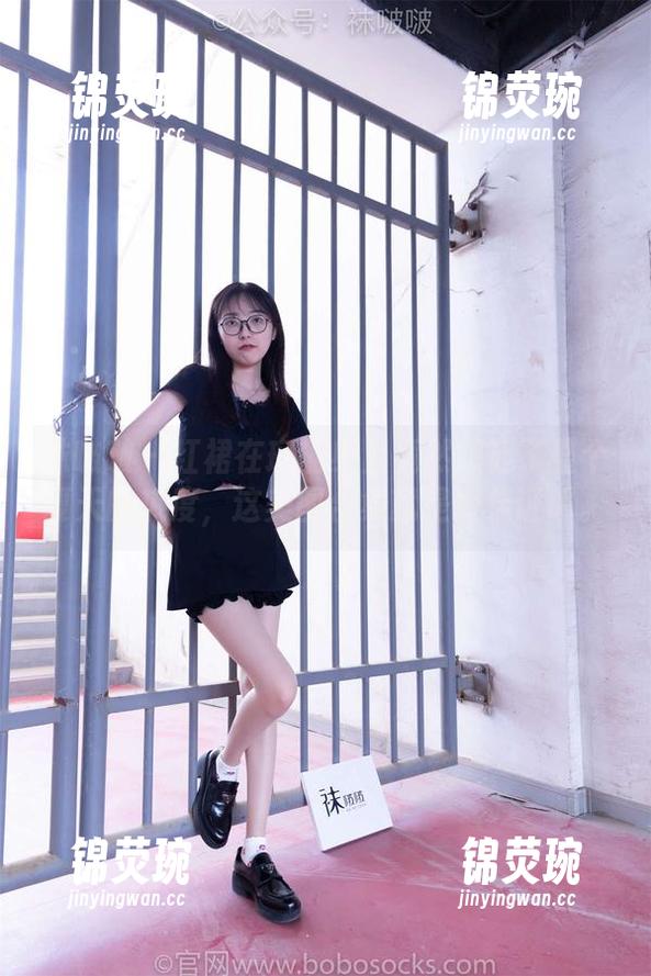 袜啵啵 - 红裙在瑶瑶身上竟然撑起了整个夏天的热度，这美图合集就是最佳证明。