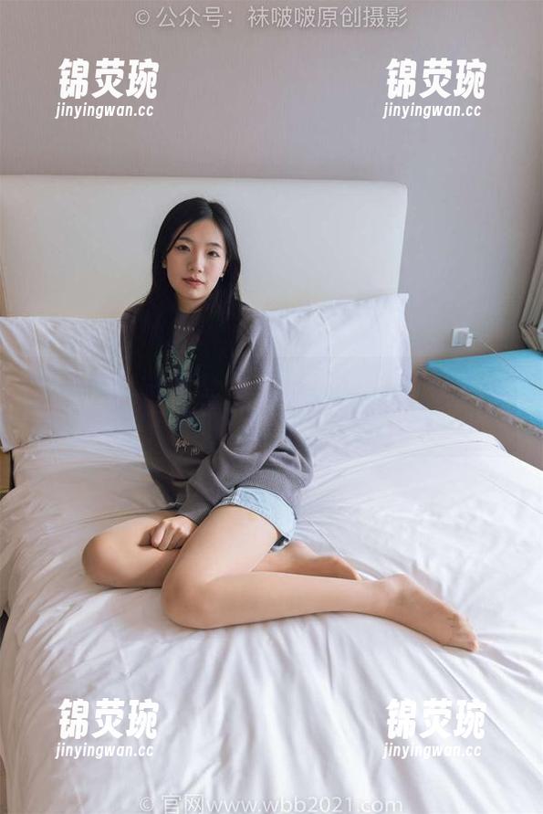袜啵啵 - 甜甜圈的夏日图集：看！热得快炸裂的快乐！