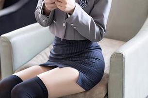 语画界 – 不想沉迷黑丝美腿，但是王馨瑶yanni的写真怎么这么吸引眼球？