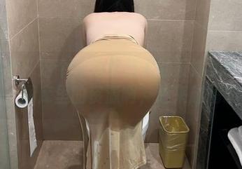 微密圈 – 这个泳池是迷人的五姨太的水上天地，图库里的资源啊，越来越精彩了。