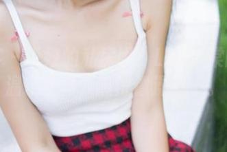 青豆客 – 说好的私房呢？Lee小棠的古兜温泉写真，热得像澡堂子。
